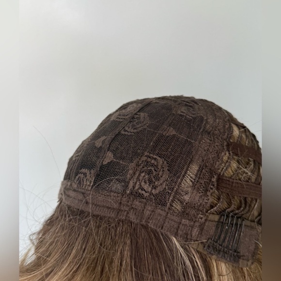 Balayage Dark Roots Blonde Wavy Long Wig - Realistic Look - Picture 3 of 8